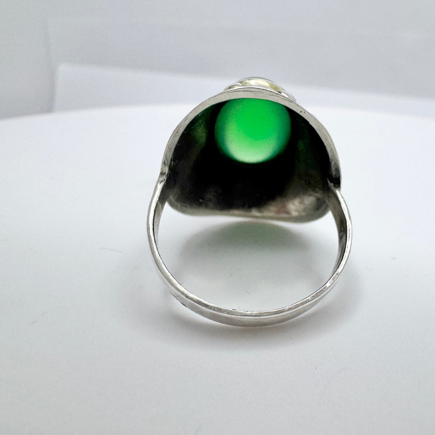 Vintage 1950s. Mid-century Modern Solid Silver Green Chrysoprase Ring.