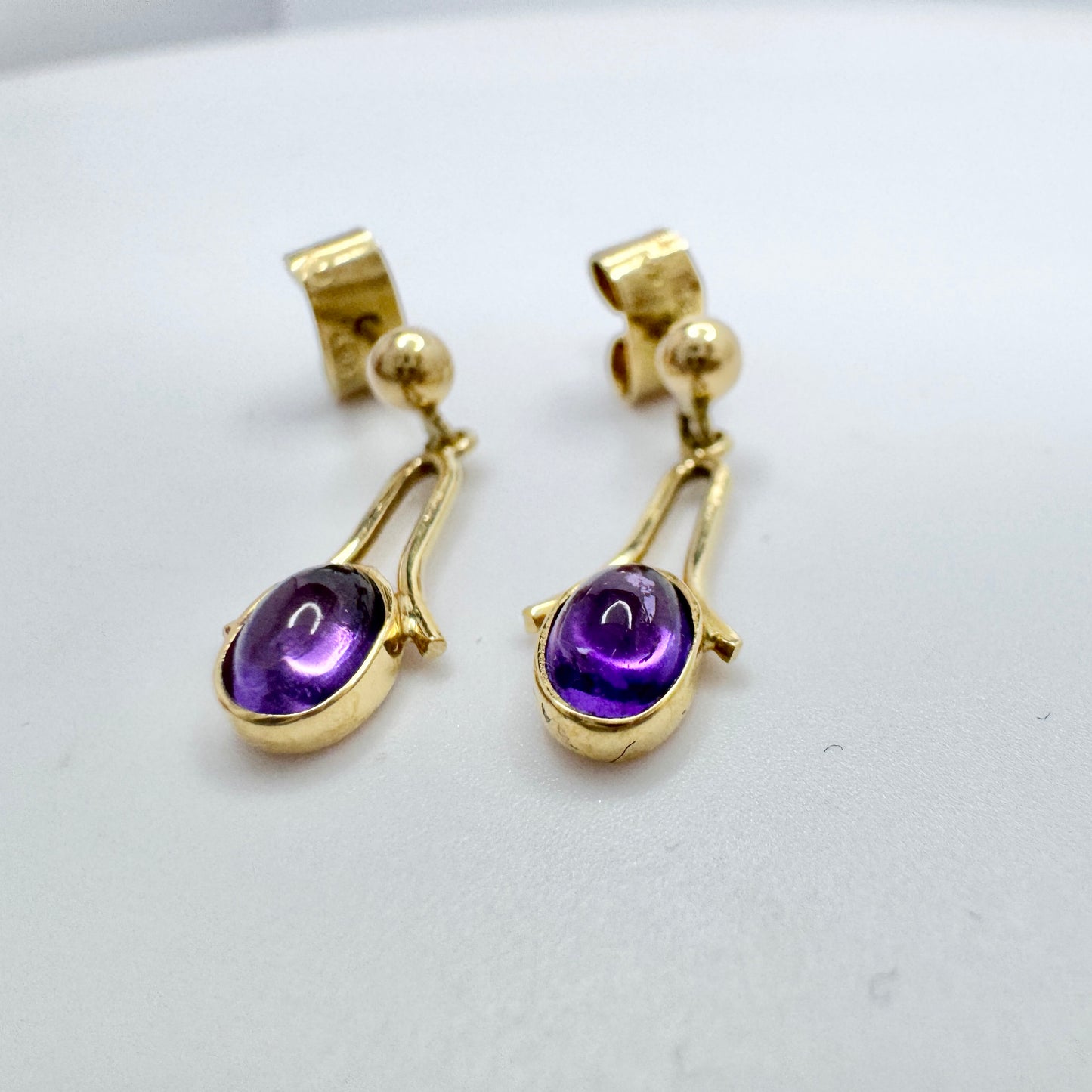 Hedbergs, Sweden 1961. Vintage 18k Gold Amethyst Dangle Earrings.