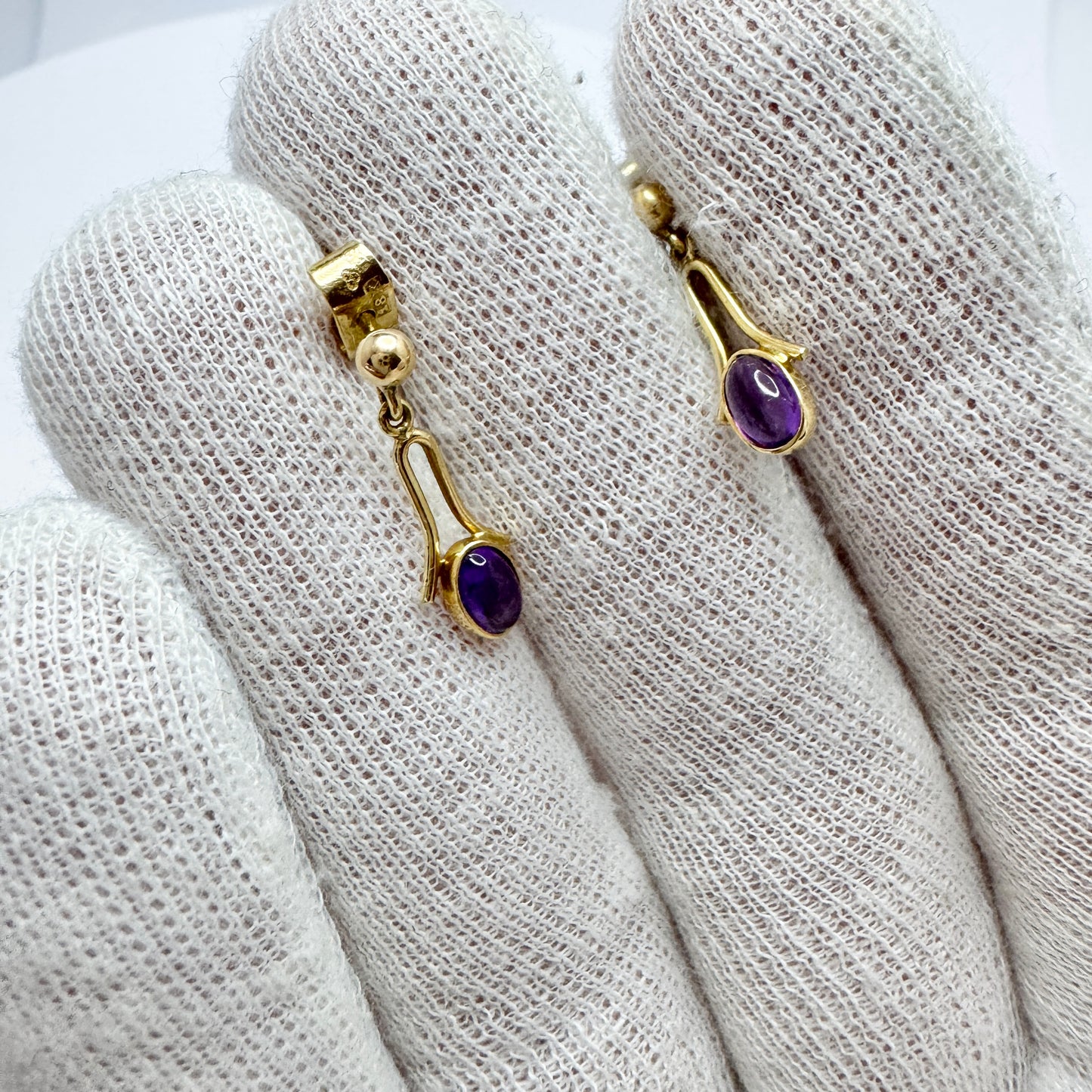 Hedbergs, Sweden 1961. Vintage 18k Gold Amethyst Dangle Earrings.