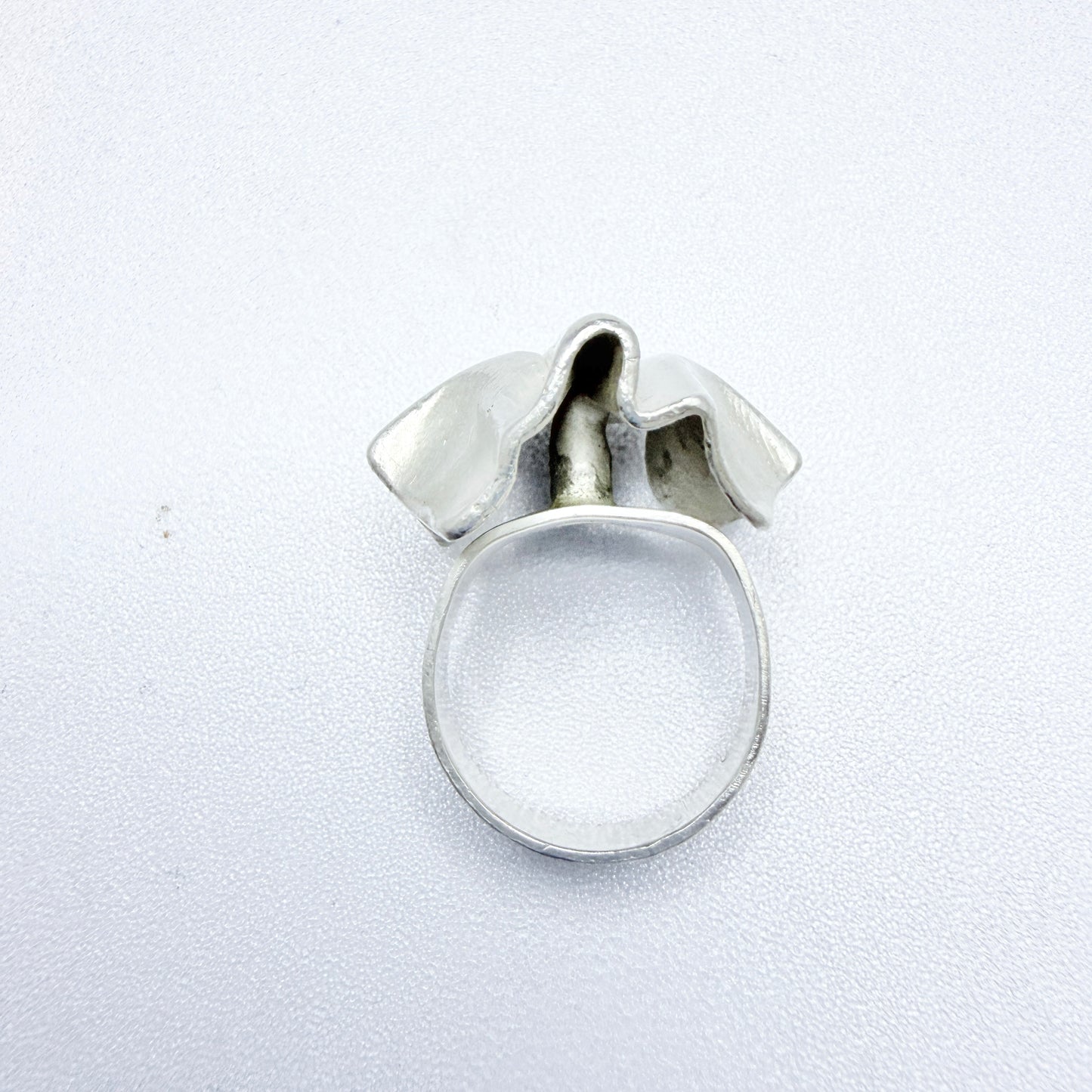 VIntage ca 1970. Modernist Solid SIlver Ring.