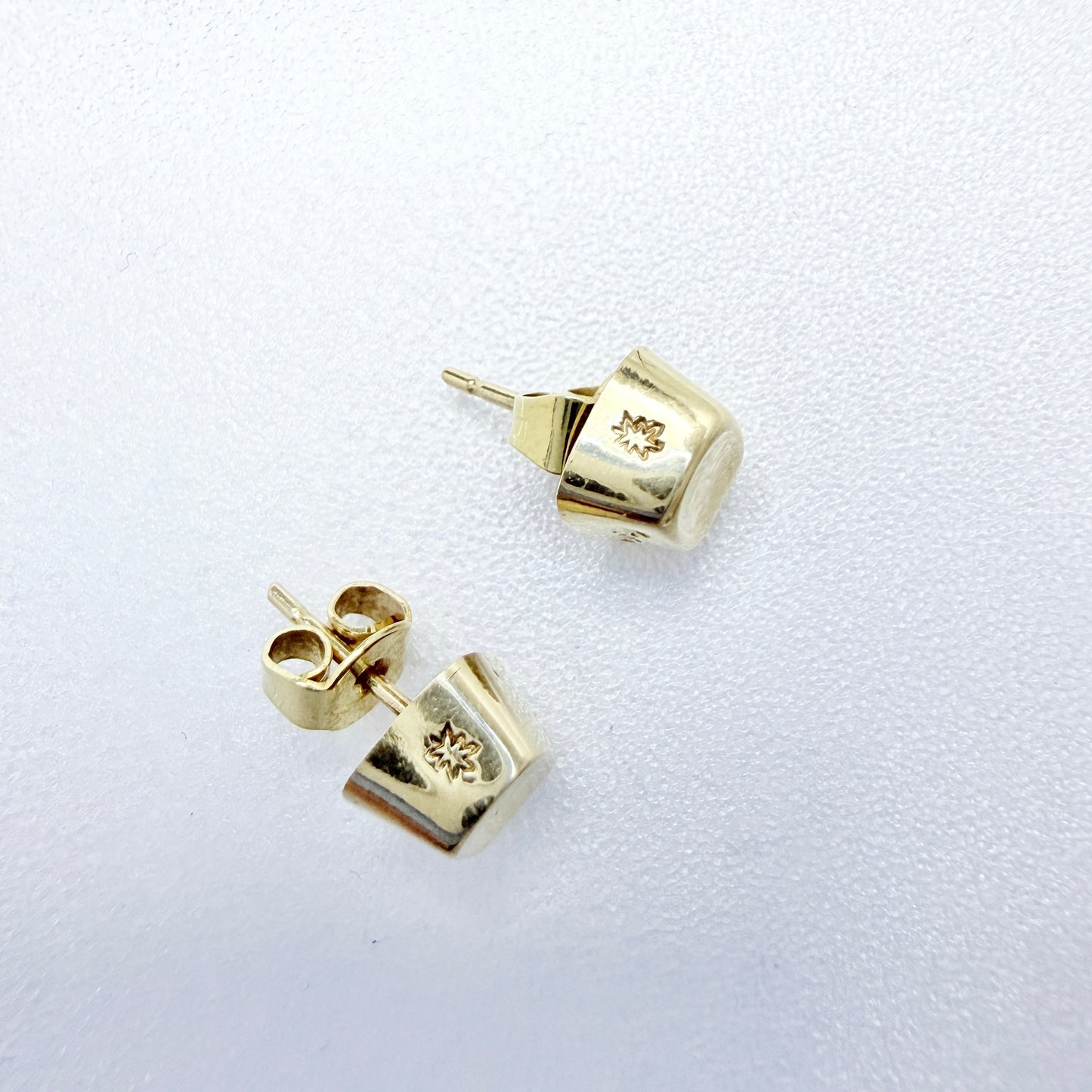 Sigurd Persson for Ateljé Stigbert, Sweden 1950s. Vintage 18k Gold Stud Earrings. Design: Cube.