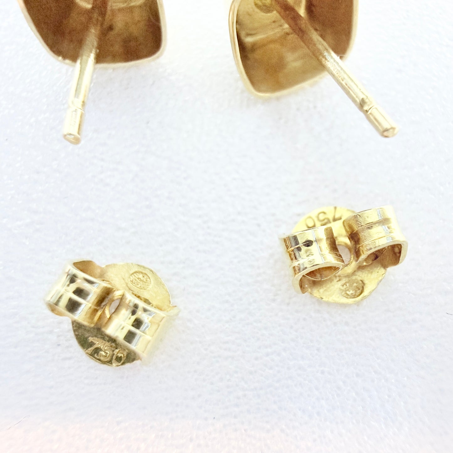 Sigurd Persson for Ateljé Stigbert, Sweden 1950s. Vintage 18k Gold Stud Earrings. Design: Cube.