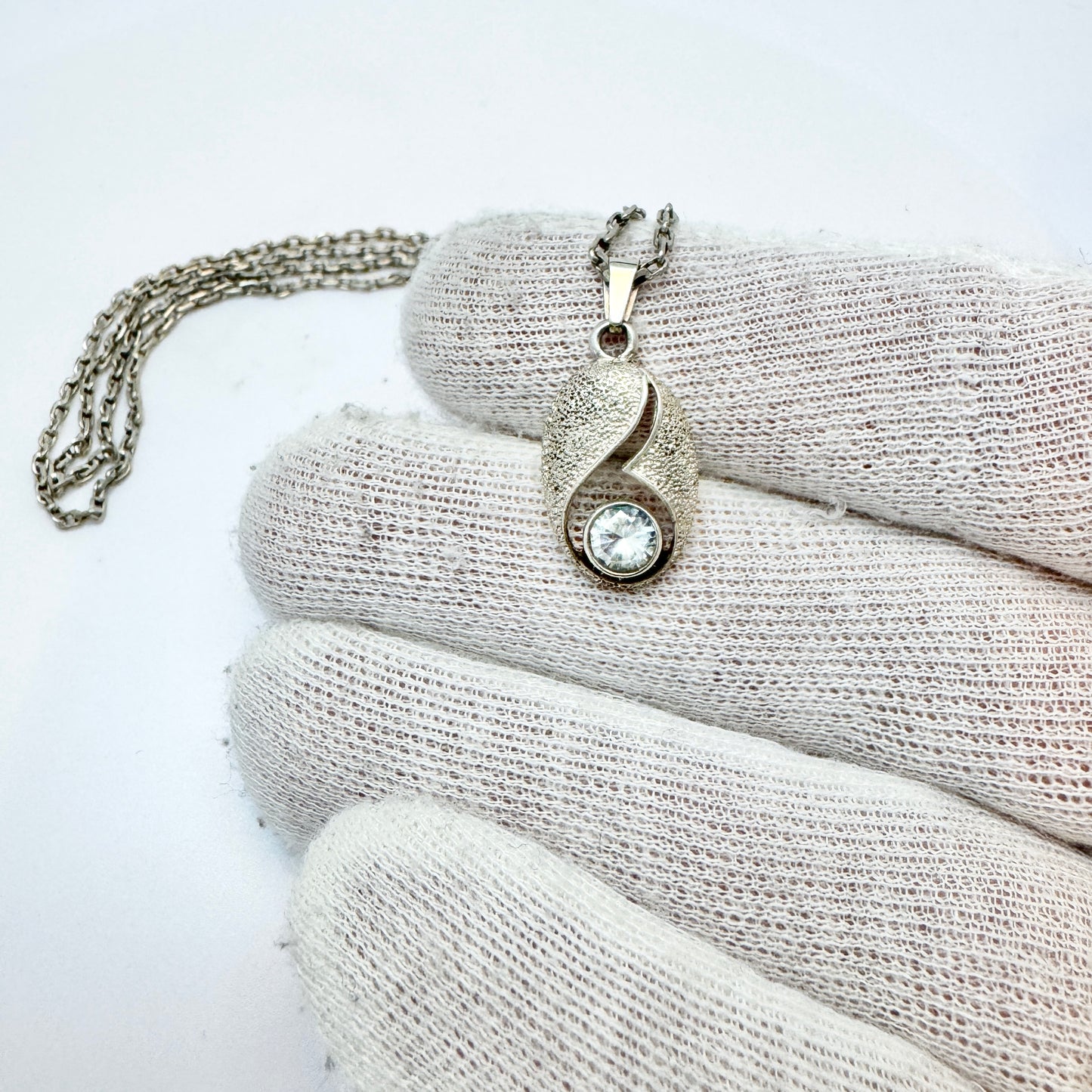 FinnFeelings, Finland. Vintage Sterling Silver Rock Crystal Pendant Necklace.