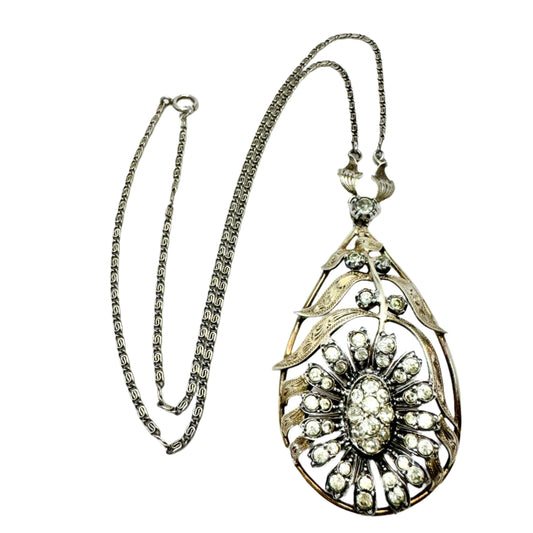 オーストリア / ドイツ、1900 年代初頭。スターリング 935 シルバー ペースト ストーン クラスター ペンダント ネックレス。