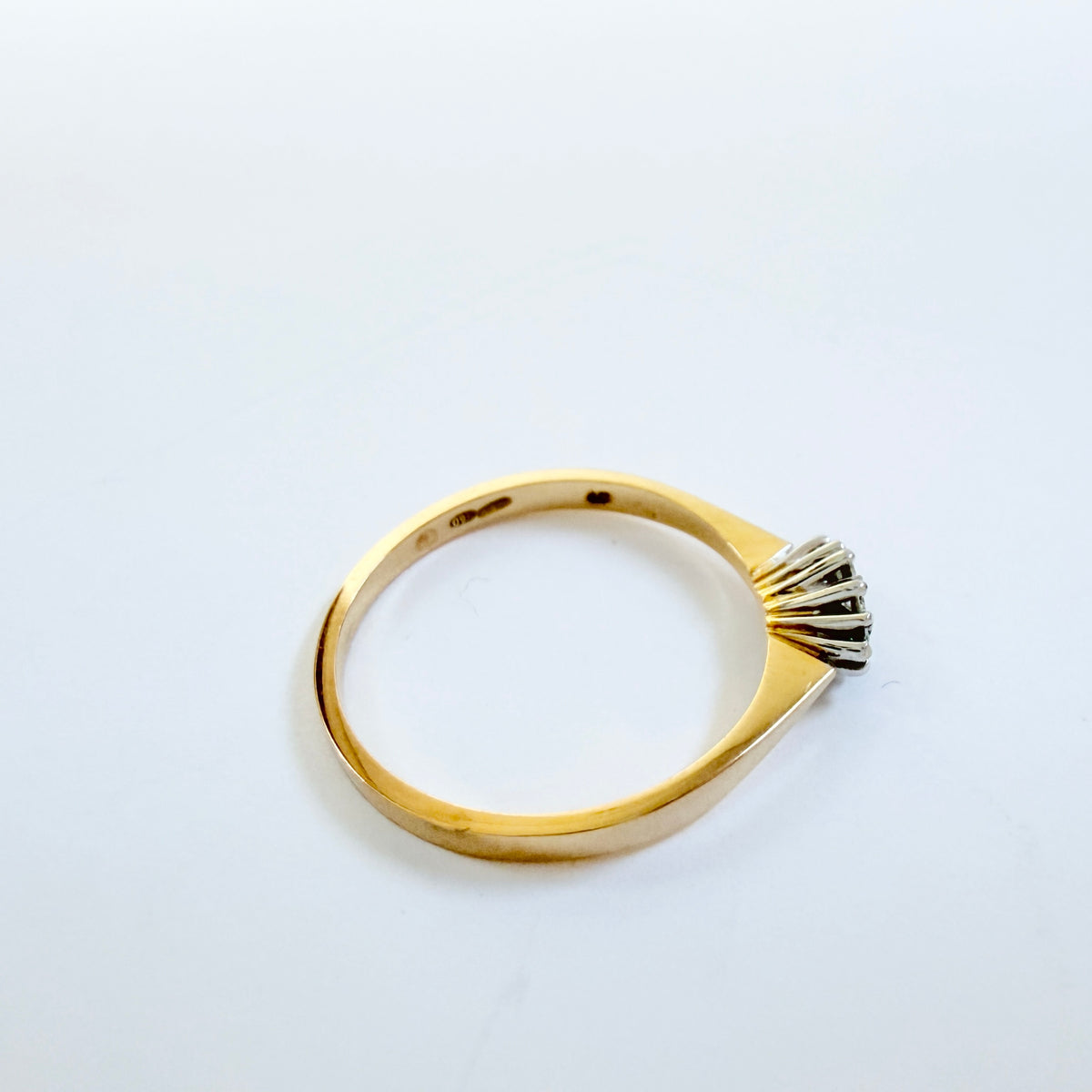 Vintage 18k Gold Diamond Ring.