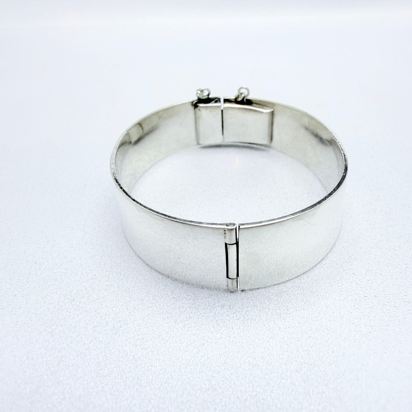 Sigurd Persson for Atlejé Stigbert, Sweden 1952. Vintage Sterling Silver Hinged Bangle