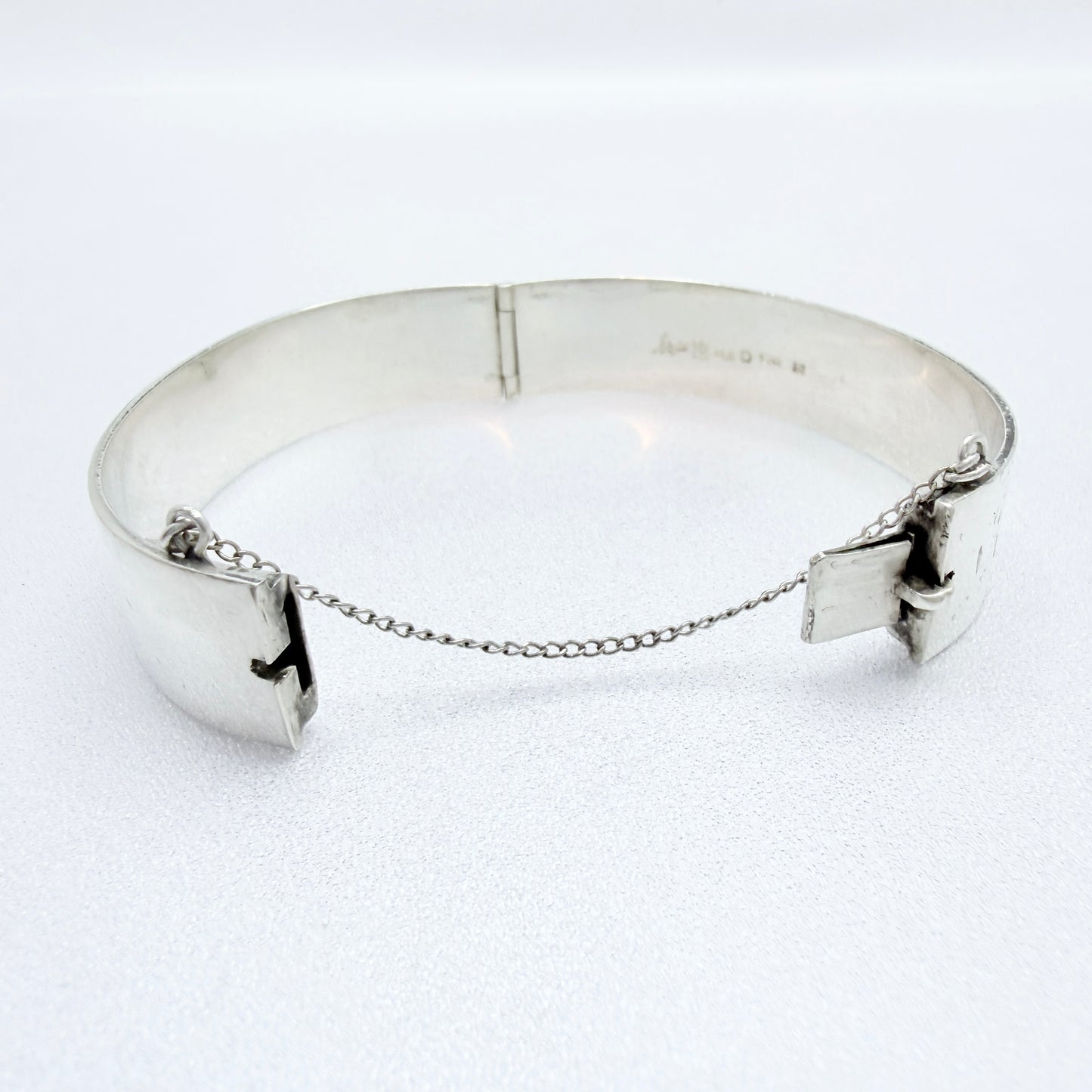 Sigurd Persson for Atlejé Stigbert, Sweden 1952. Vintage Sterling Silver Hinged Bangle