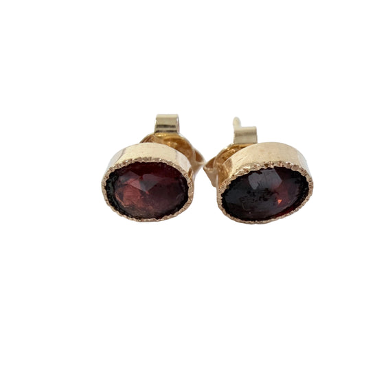 Vintage 18k Gold Garnet Stud Earrings.