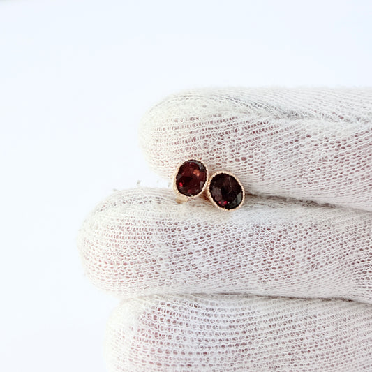 Vintage 18k Gold Garnet Stud Earrings.
