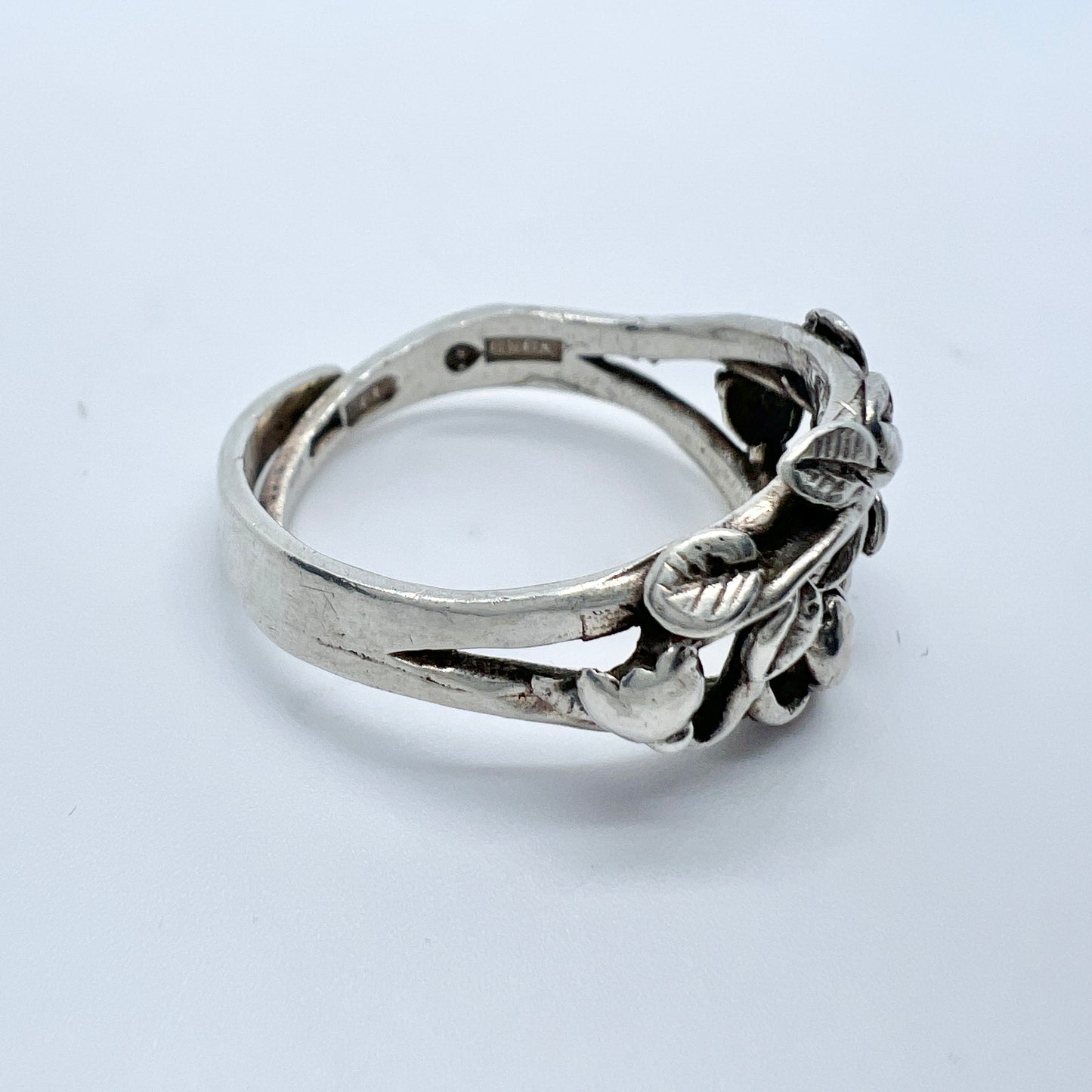 Etsuko Minowa, for Nordisk Kokusai, Sweden 1975. Vintage Sterling Silver Flower Ring. Signed.