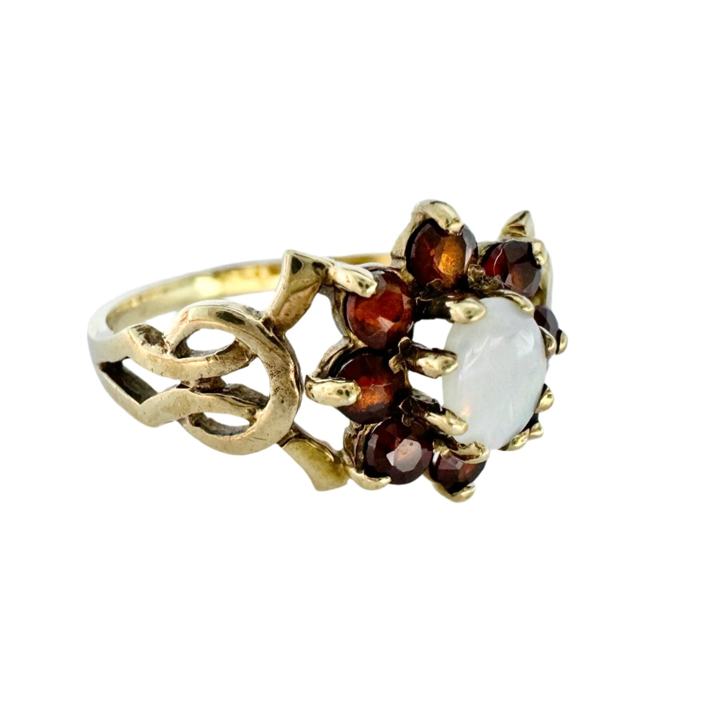 Sheffield. Vintage 9k Gold Garnet Opal Ring.