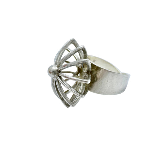 Vintage ca 1970. Bold Modernist Solid Silver Ring.