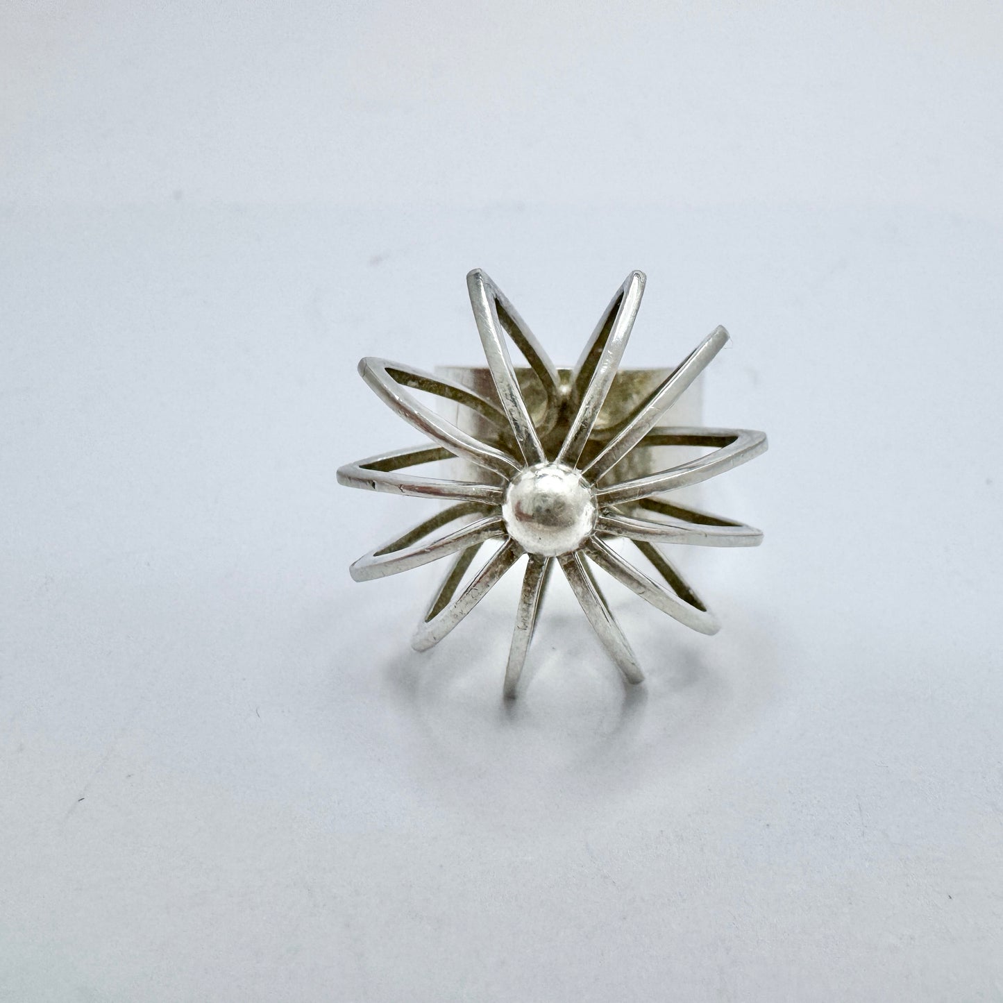 Vintage ca 1970. Bold Modernist Solid Silver Ring.