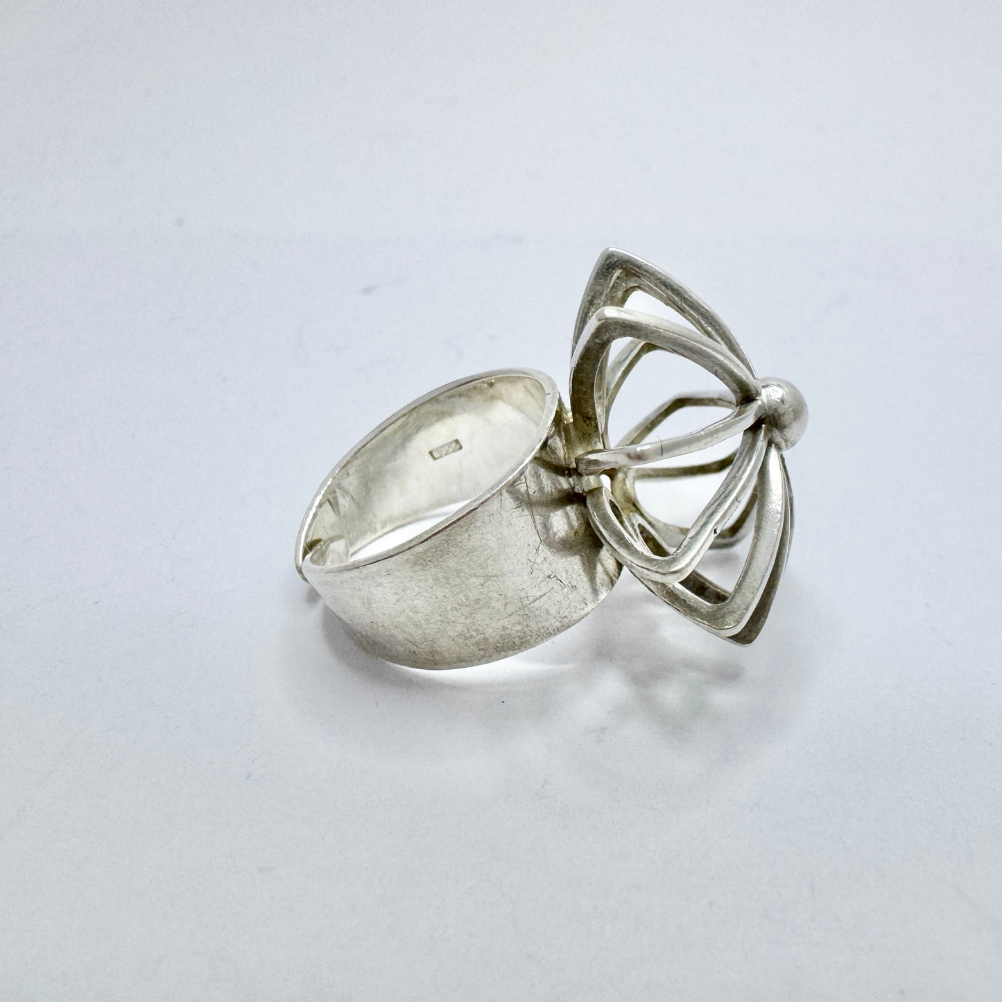 Vintage ca 1970. Bold Modernist Solid Silver Ring.
