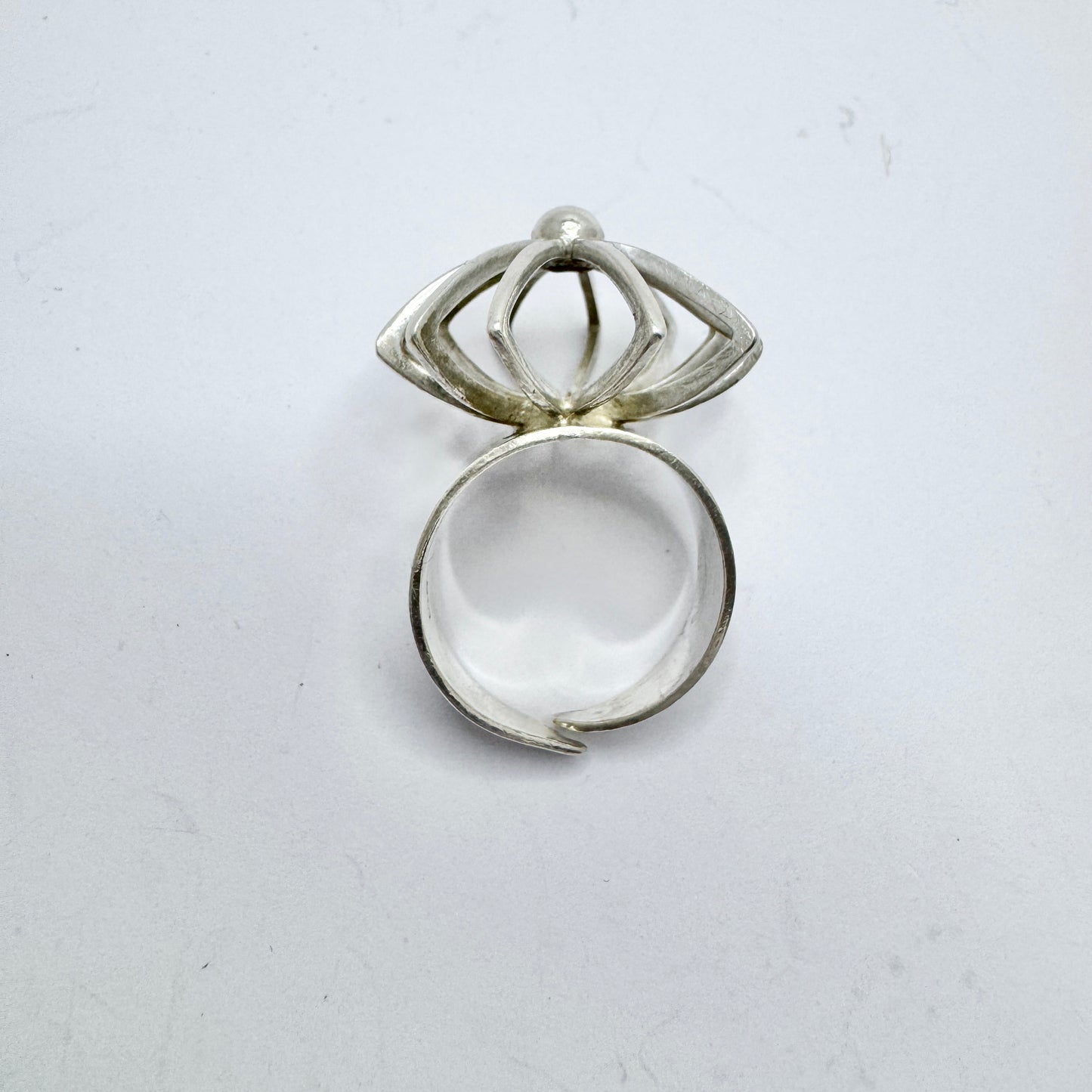Vintage ca 1970. Bold Modernist Solid Silver Ring.