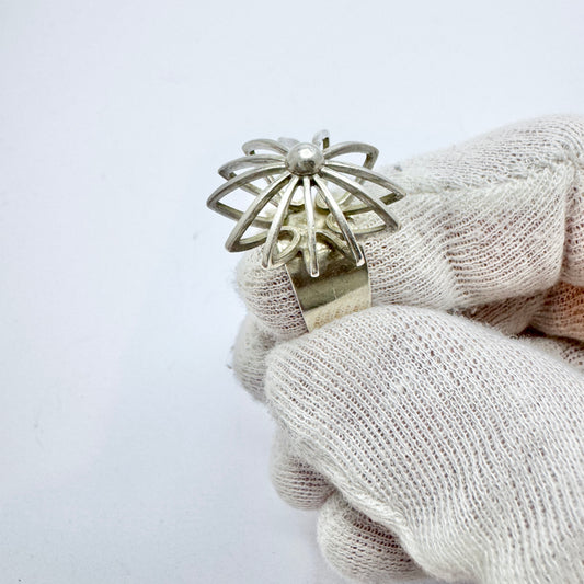 Vintage ca 1970. Bold Modernist Solid Silver Ring.