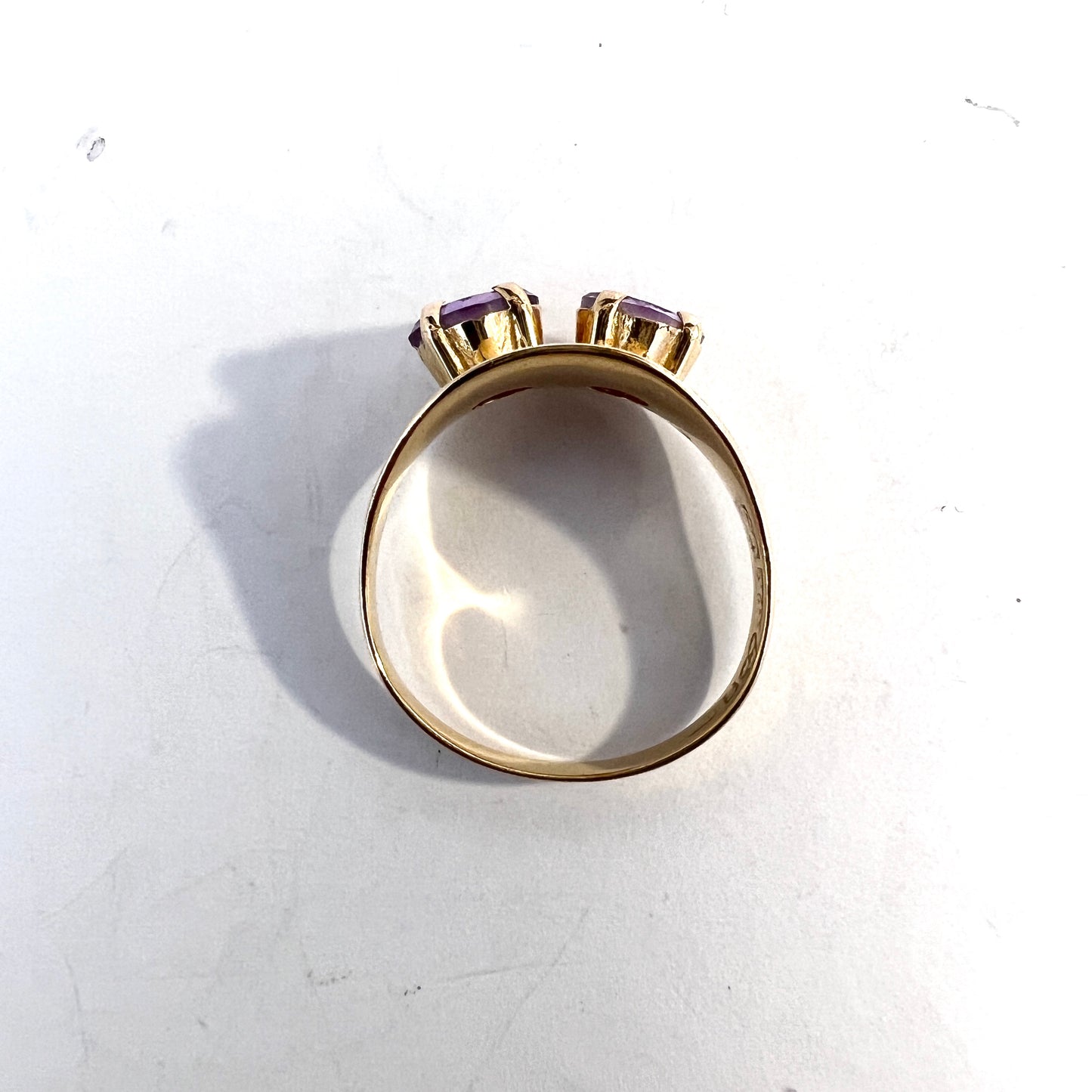 Sweden year 1964. Vintage 18k Gold Amethyst Ring.