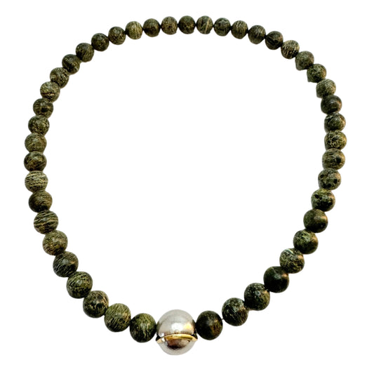 Ole Lynggaard Denmark. 18k Gold Smile Clasp Deep Forest Green Hardstone Necklace.