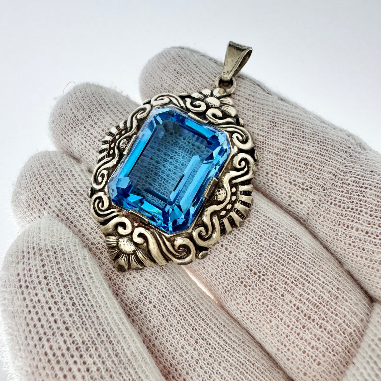 Per Emilson, Sweden 1948. Vintage Sterling Silver Intense Blue Synthetic Spinel Pendant.