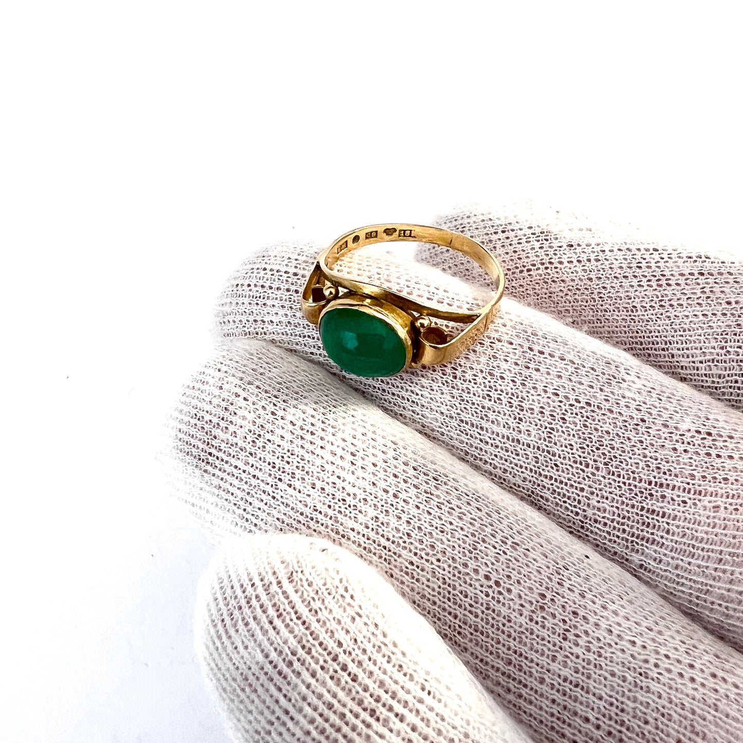 Kaplan, Stockholm 1953. Vintage Mid-Century 18k Gold Chrysoprase Ring.