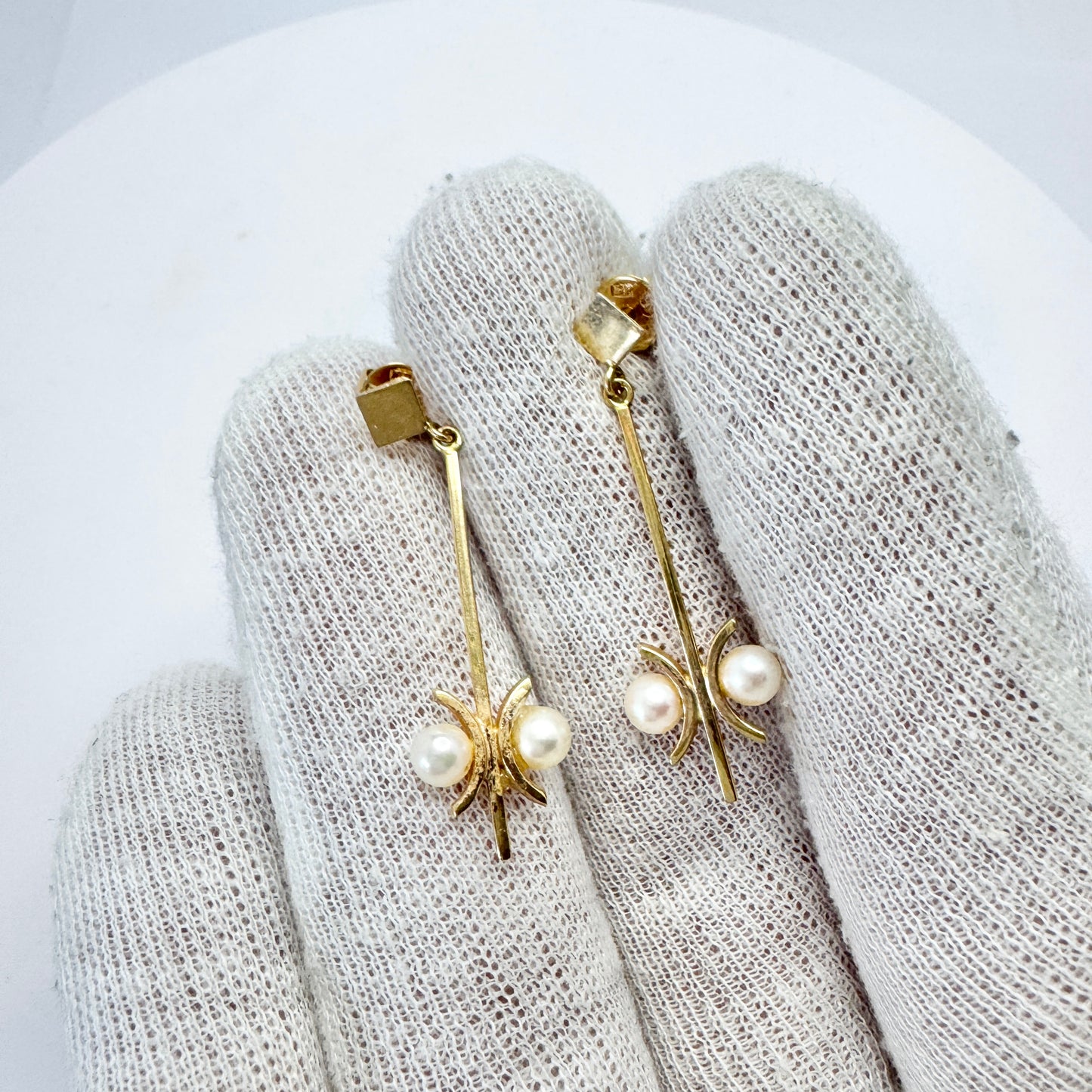Alton, Sweden 1967. Vintage 18k Gold Pearl Dangle Earrings.