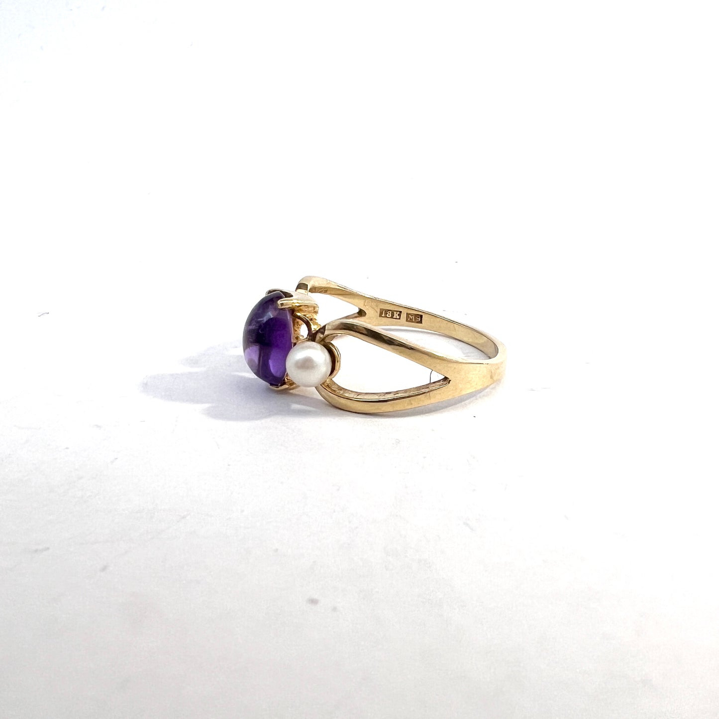 Sweden 1962. Vintage Mid-century 18k Gold Amethyst Cultured Pearl Ring.