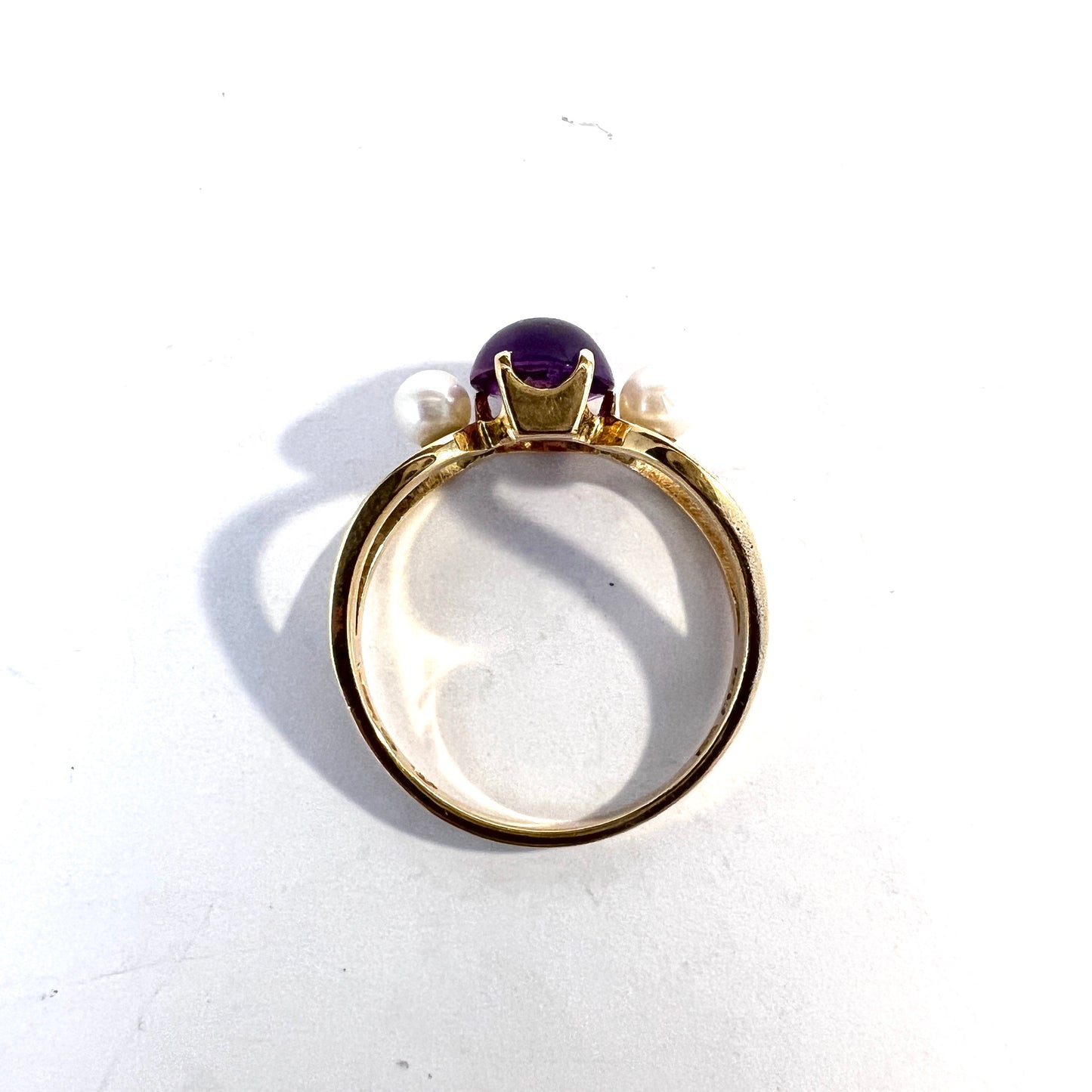 Sweden 1962. Vintage Mid-century 18k Gold Amethyst Cultured Pearl Ring.