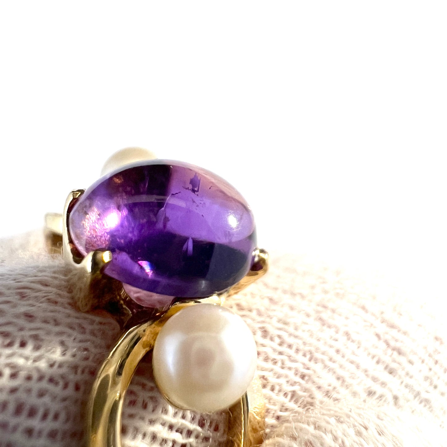 Sweden 1962. Vintage Mid-century 18k Gold Amethyst Cultured Pearl Ring.