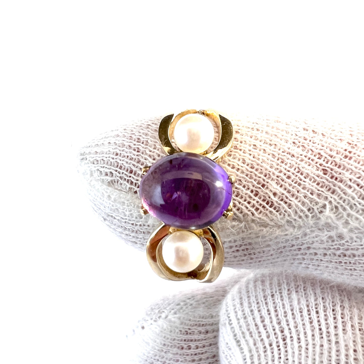 Sweden 1962. Vintage Mid-century 18k Gold Amethyst Cultured Pearl Ring.