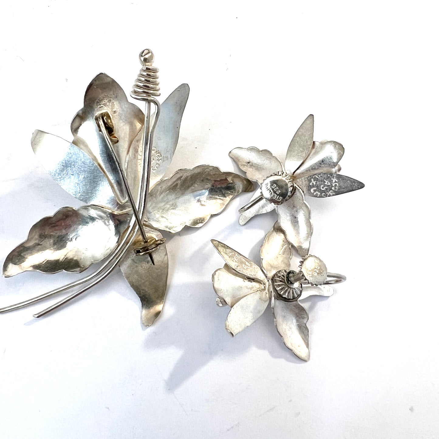 Taxco Mexico. Vintage c 1950s Sterling Silver Flower Brooch + Earrings.
