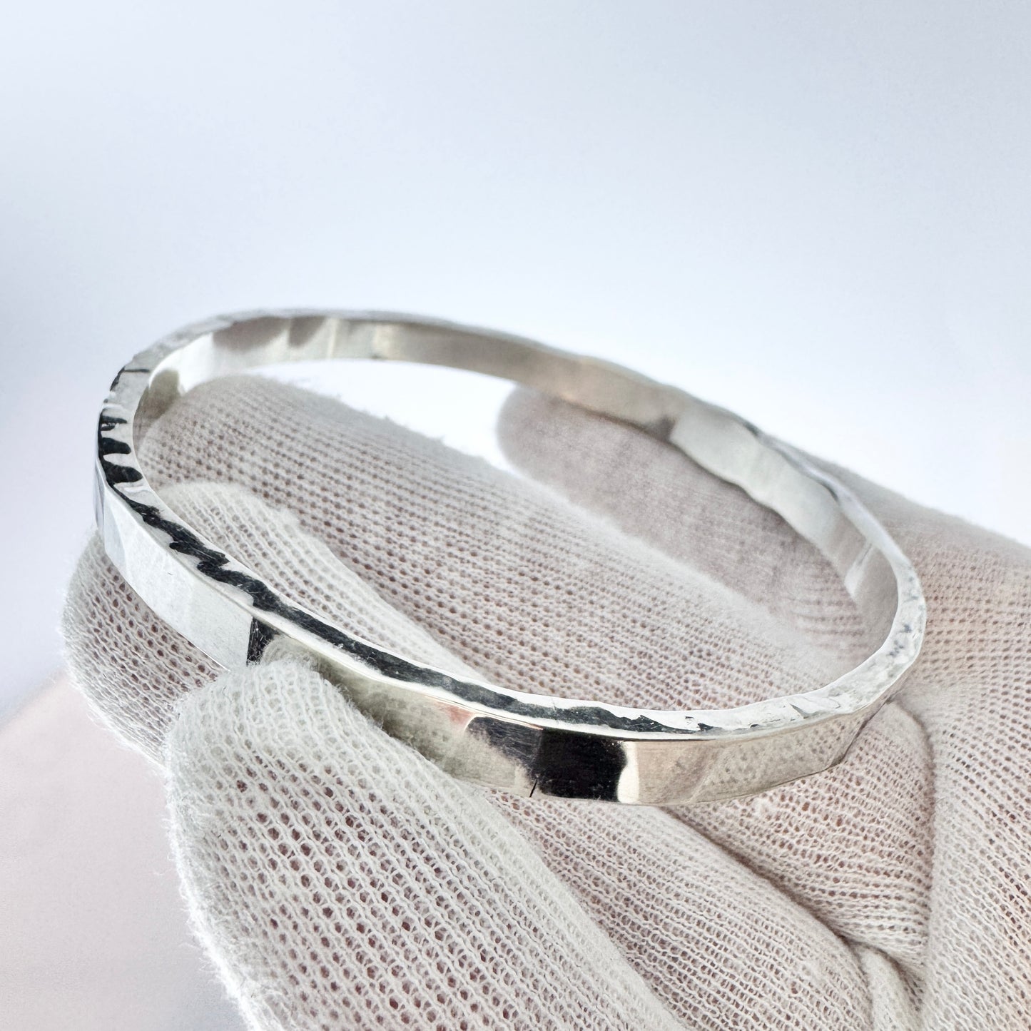 Owe Johansson, Sweden 1974. Vintage Sterling Silver Bangle Bracelet. Signed.