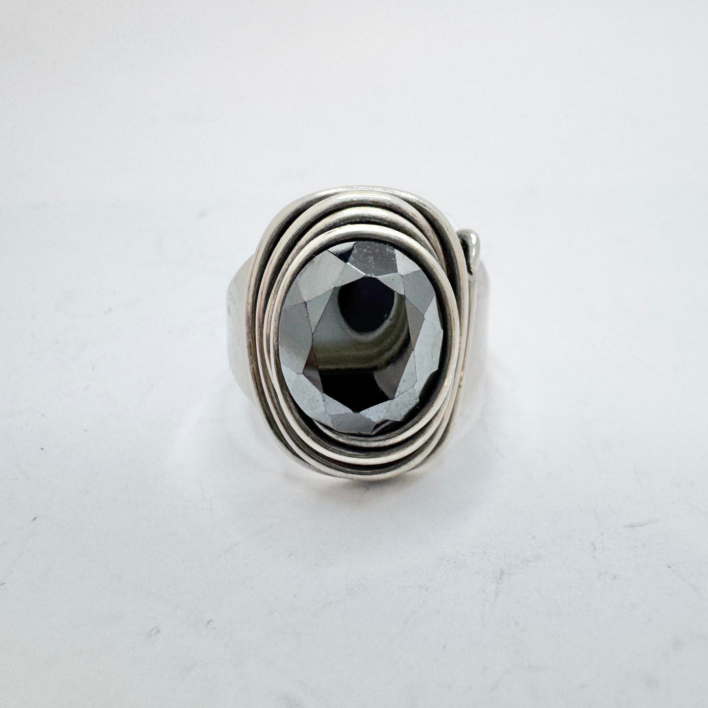 REBAJES, USA. Vintage Modernist Sterling Silver Onyx Ring.