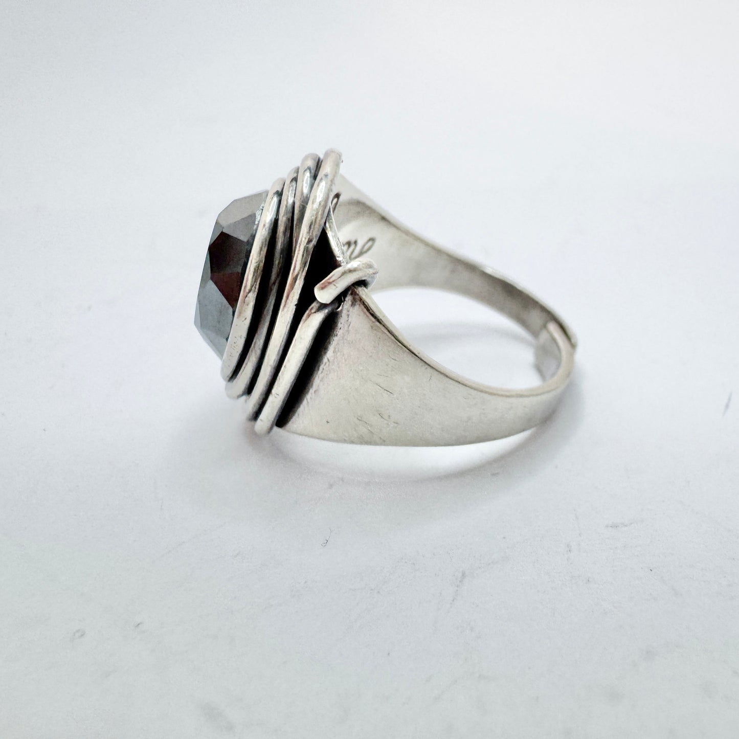 REBAJES, USA. Vintage Modernist Sterling Silver Onyx Ring.