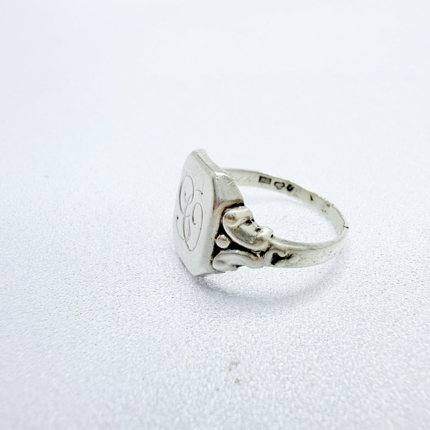 G Dahlgren, Sweden 1941. Vintage WW2-era Solid Silver Signet Ring.