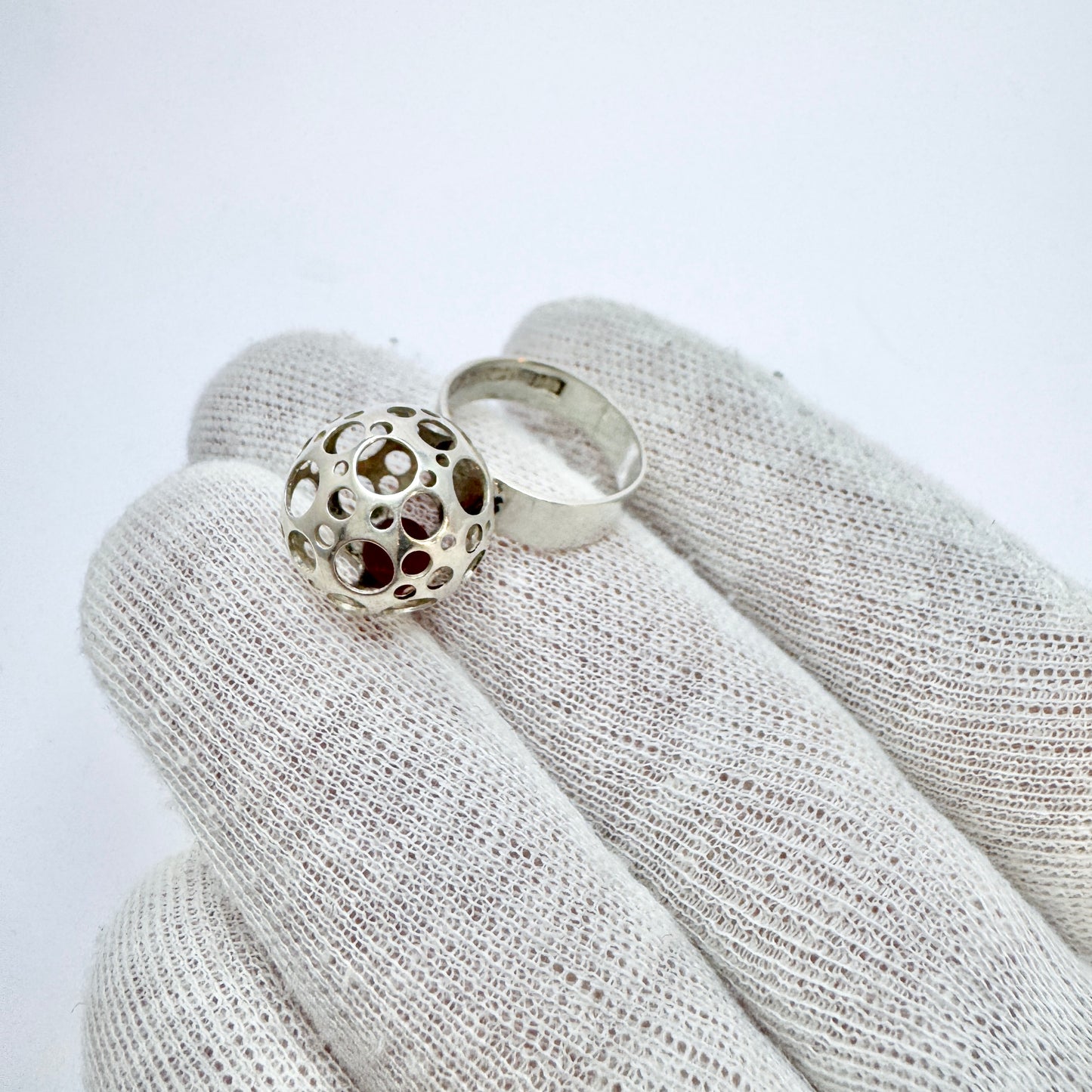 Liisa Vitali, Finland 1971. Vintage Sterling Silver Carnelian Sphere Ring.
