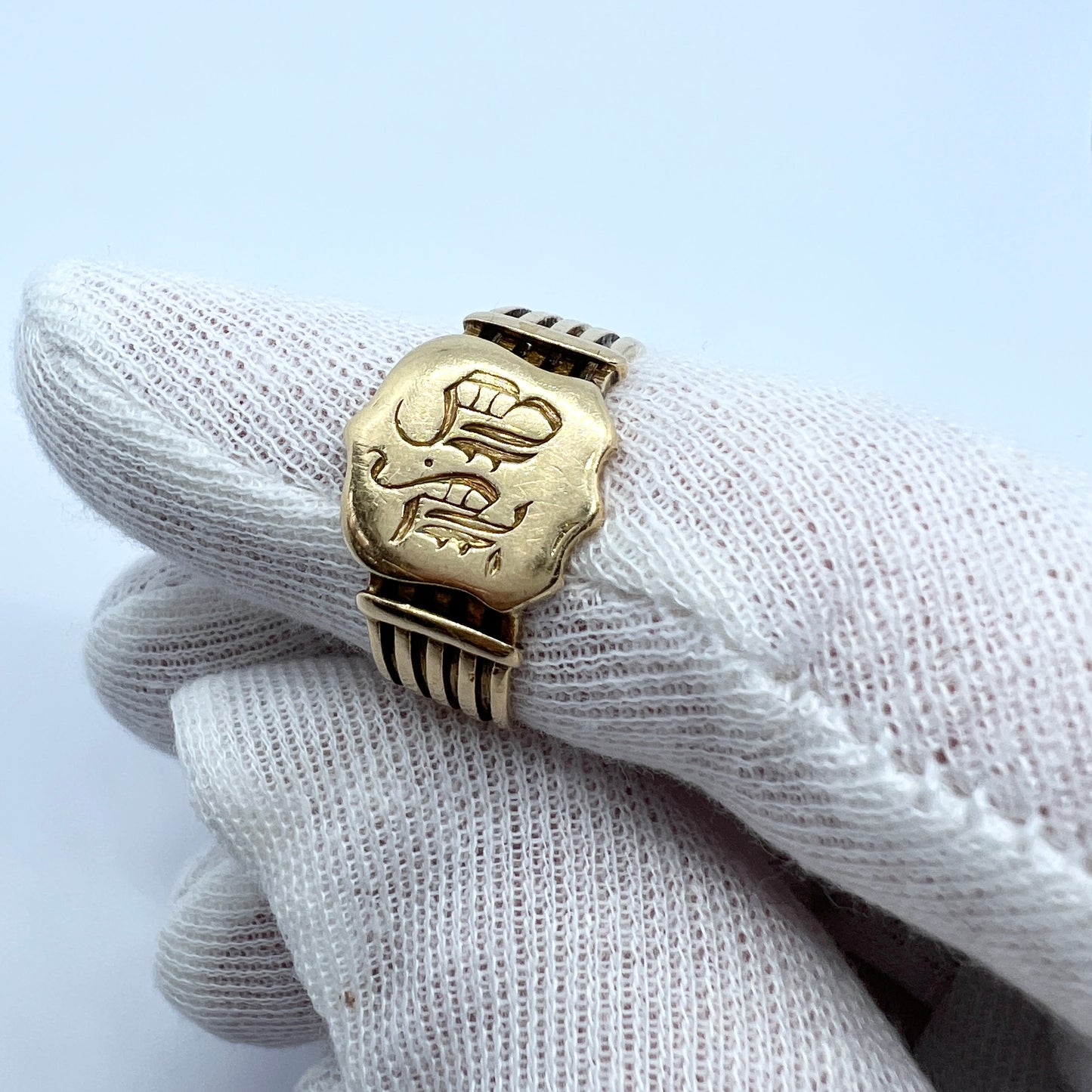 Antique Victorian 14k Gold Signet Ring.