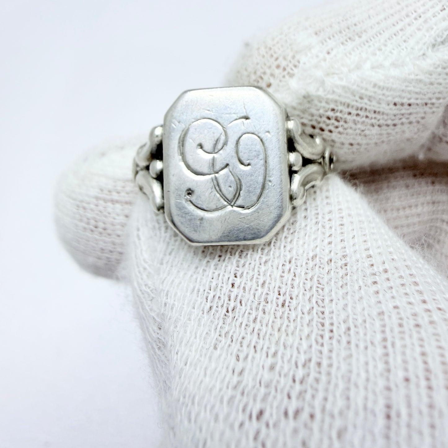 G Dahlgren, Sweden 1941. Vintage WW2-era Solid Silver Signet Ring.