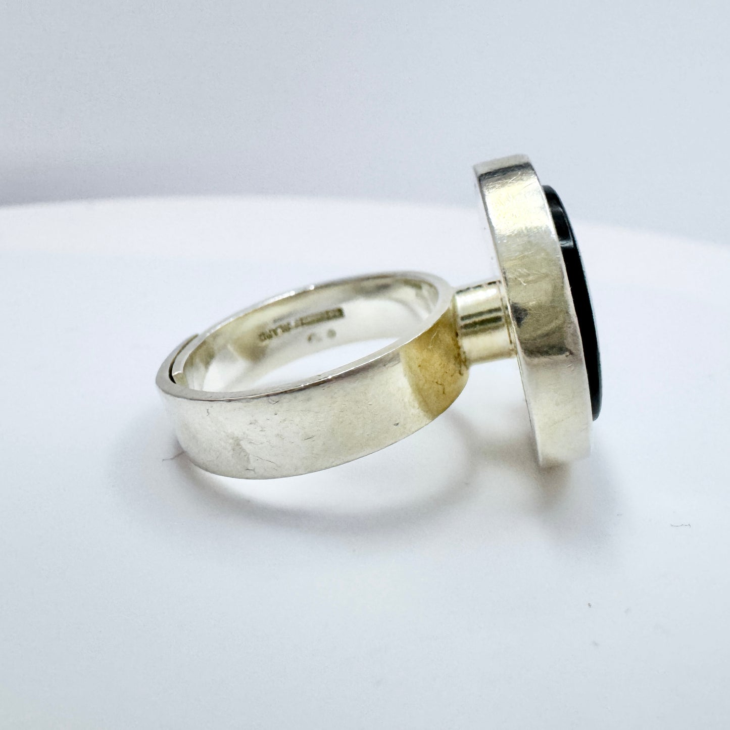 Elis Kauppi, Kupittaan Kulta Finland c 1960s. Vintage Sterling Silver Spectrolite Ring.