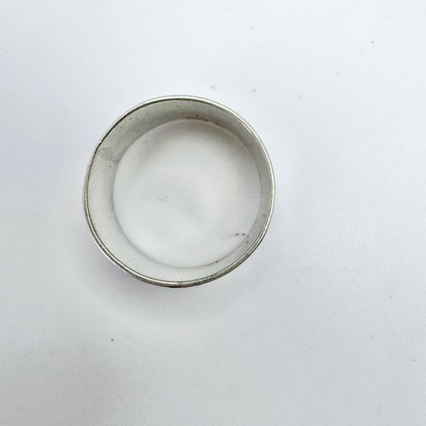 Victor Janson, Sweden 1972. Vintage Sterling Silver Peace Sign Hippie Ring Band.
