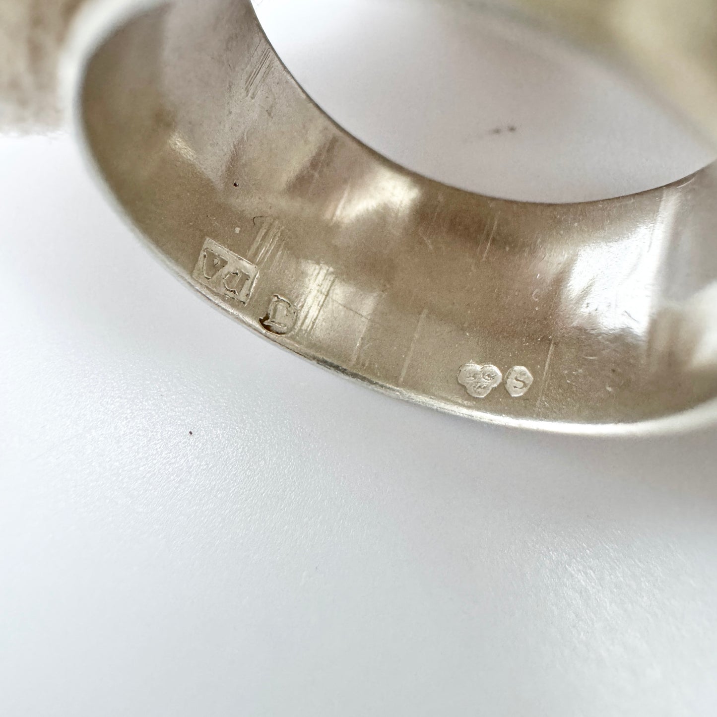 Victor Janson, Sweden 1972. Vintage Sterling Silver Peace Sign Hippie Ring Band.