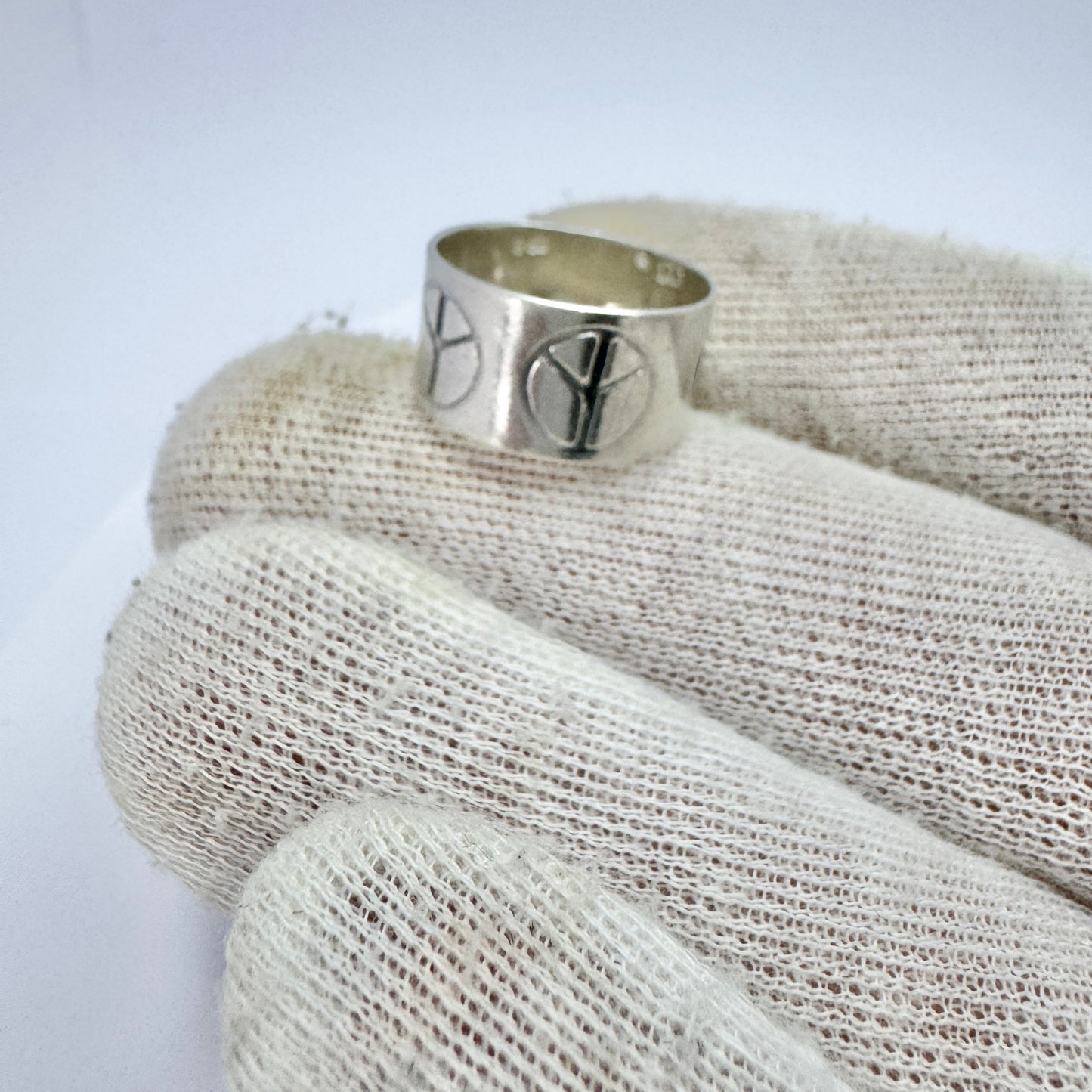 Victor Janson, Sweden 1972. Vintage Sterling Silver Peace Sign Hippie Ring Band.