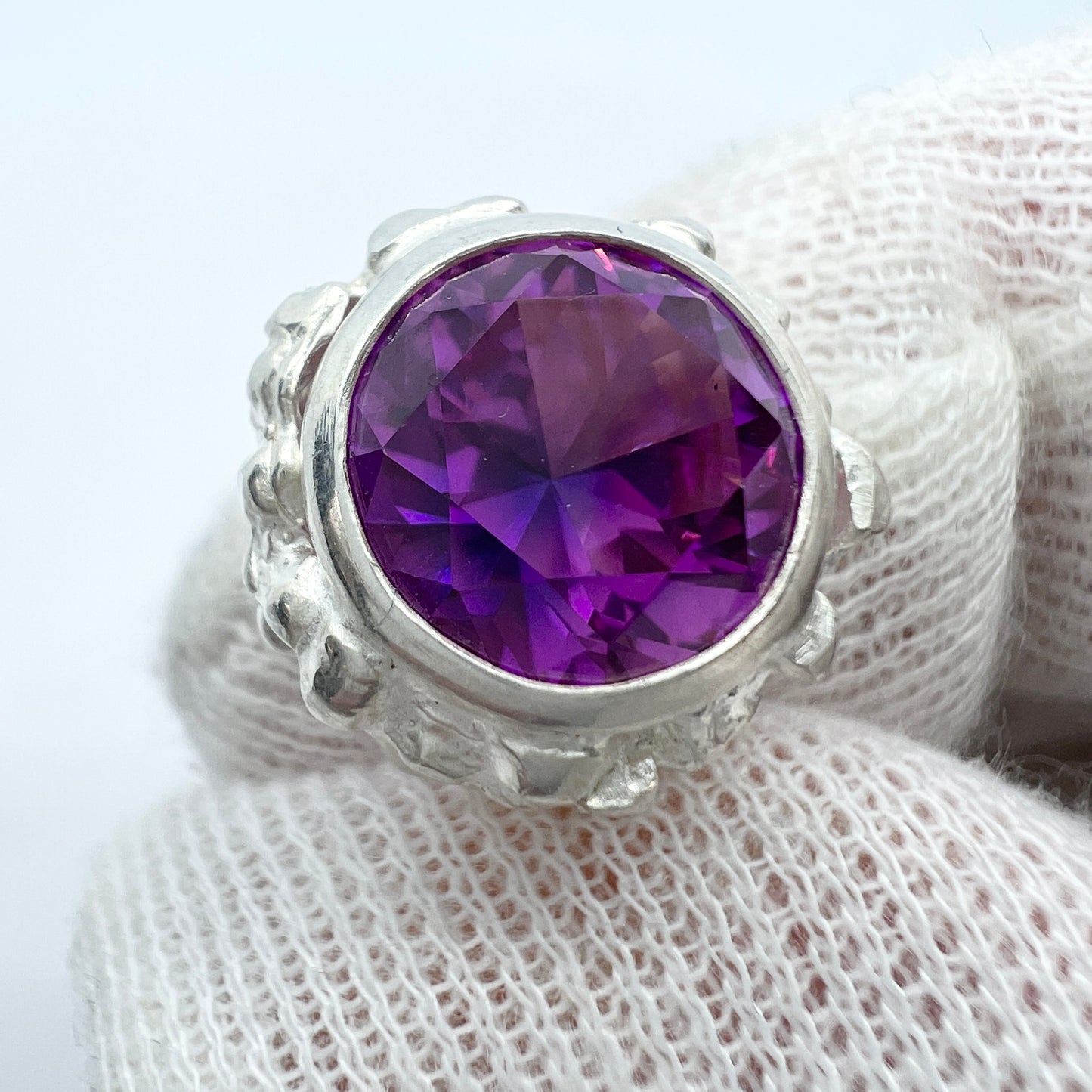 Vintage 1970s. Solid Silver Synthetic Sapphire Ring.