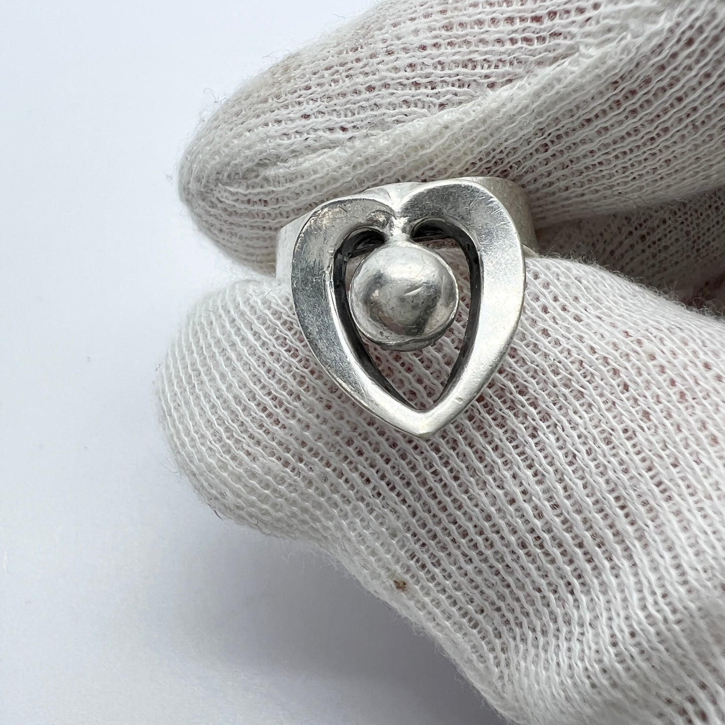 Erik Granit, Finland 1972. Vintage Sterling Silver Heart Pinky Ring.