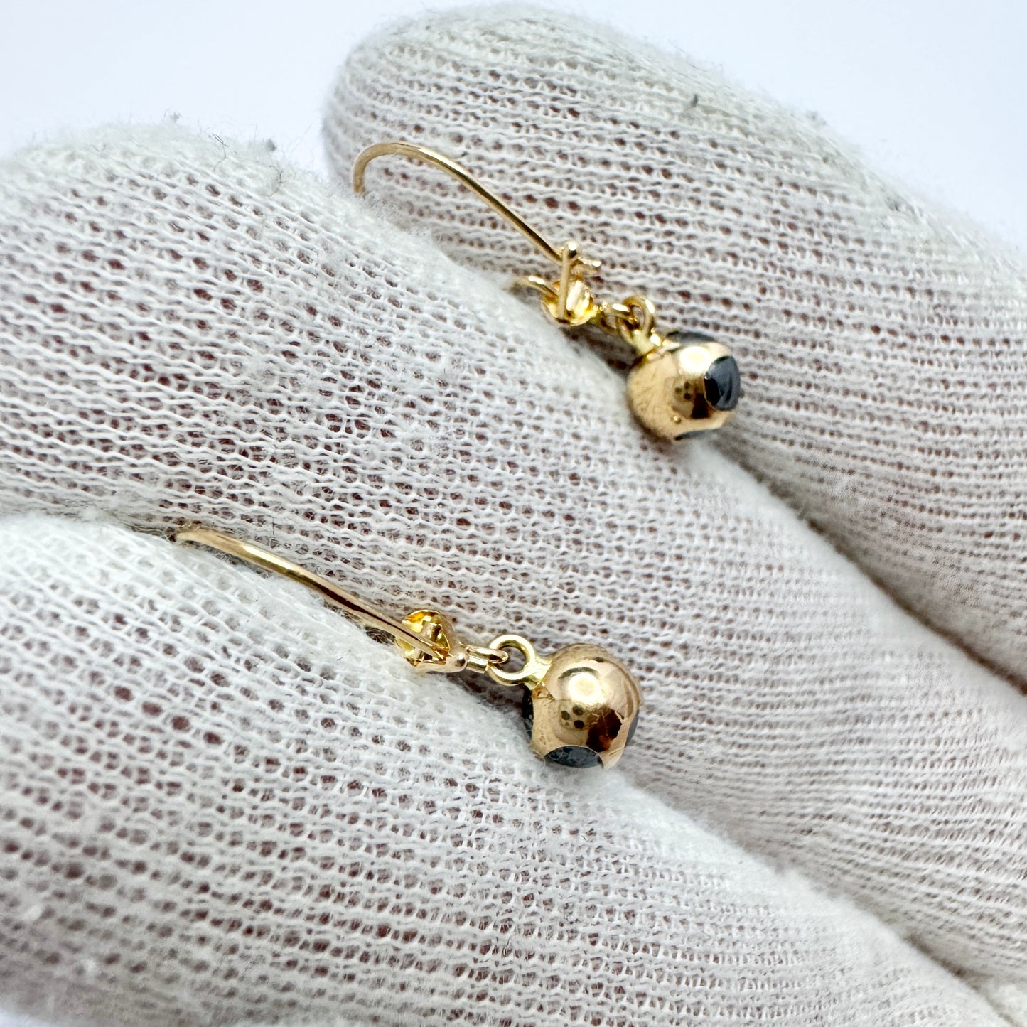 Finland. Vintage 14k Gold Hematite Earrings.