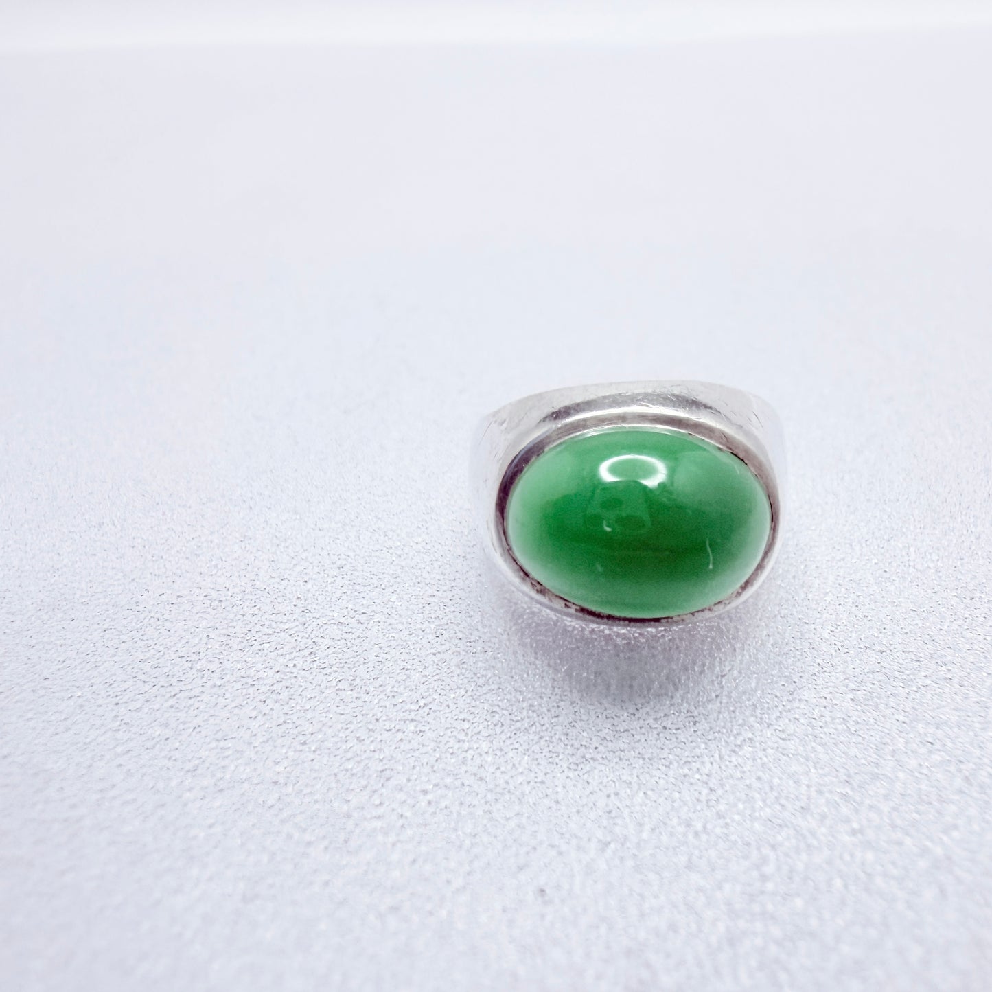 G Dahlgren, Sweden 1954. Vintage Solid Silver Chrysoprase Pinky Ring.