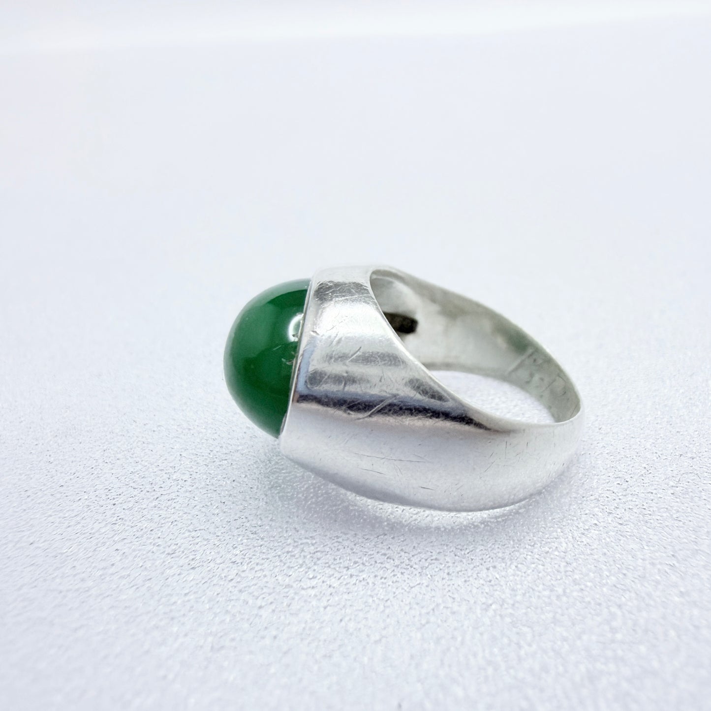 G Dahlgren, Sweden 1954. Vintage Solid Silver Chrysoprase Pinky Ring.