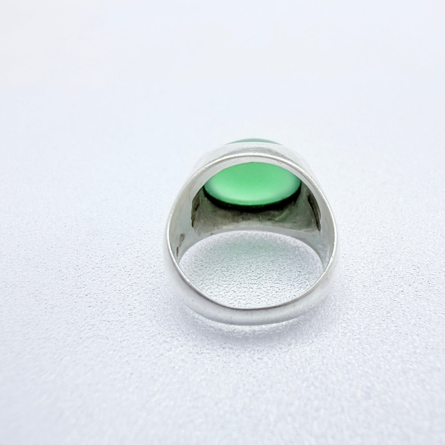 G Dahlgren, Sweden 1954. Vintage Solid Silver Chrysoprase Pinky Ring.