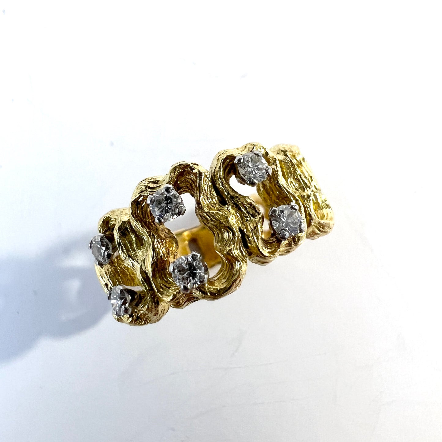 Vicenza, Italy. Vintage 18k Gold Diamond Ring.