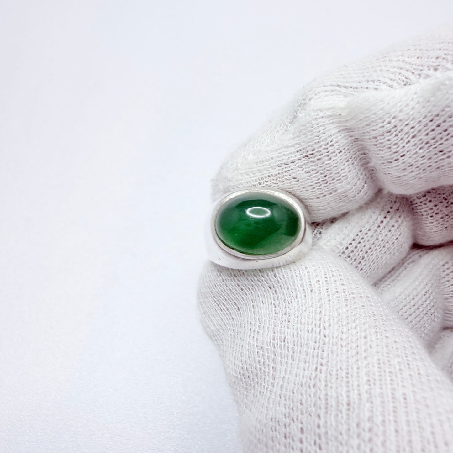 G Dahlgren, Sweden 1954. Vintage Solid Silver Chrysoprase Pinky Ring.