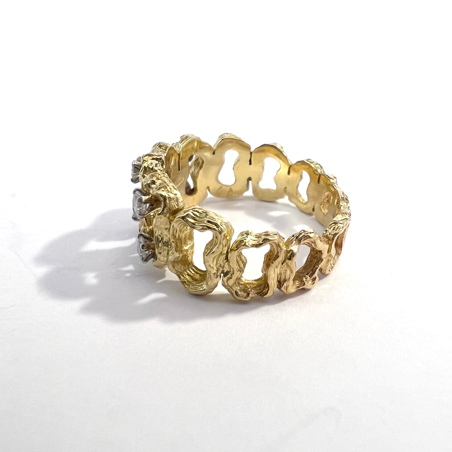 Vicenza, Italy. Vintage 18k Gold Diamond Ring.